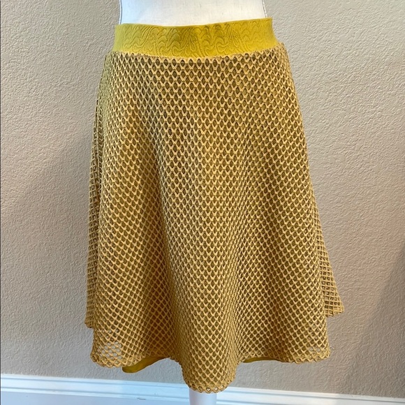 METRO WEAR Yellow Mesh A-Line Skirt - Picture 1 of 5